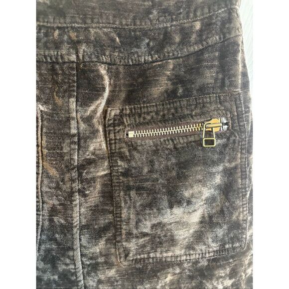 Free People Velour Mini Skirt. Zip in back. Size 2 - Picture 5 of 6